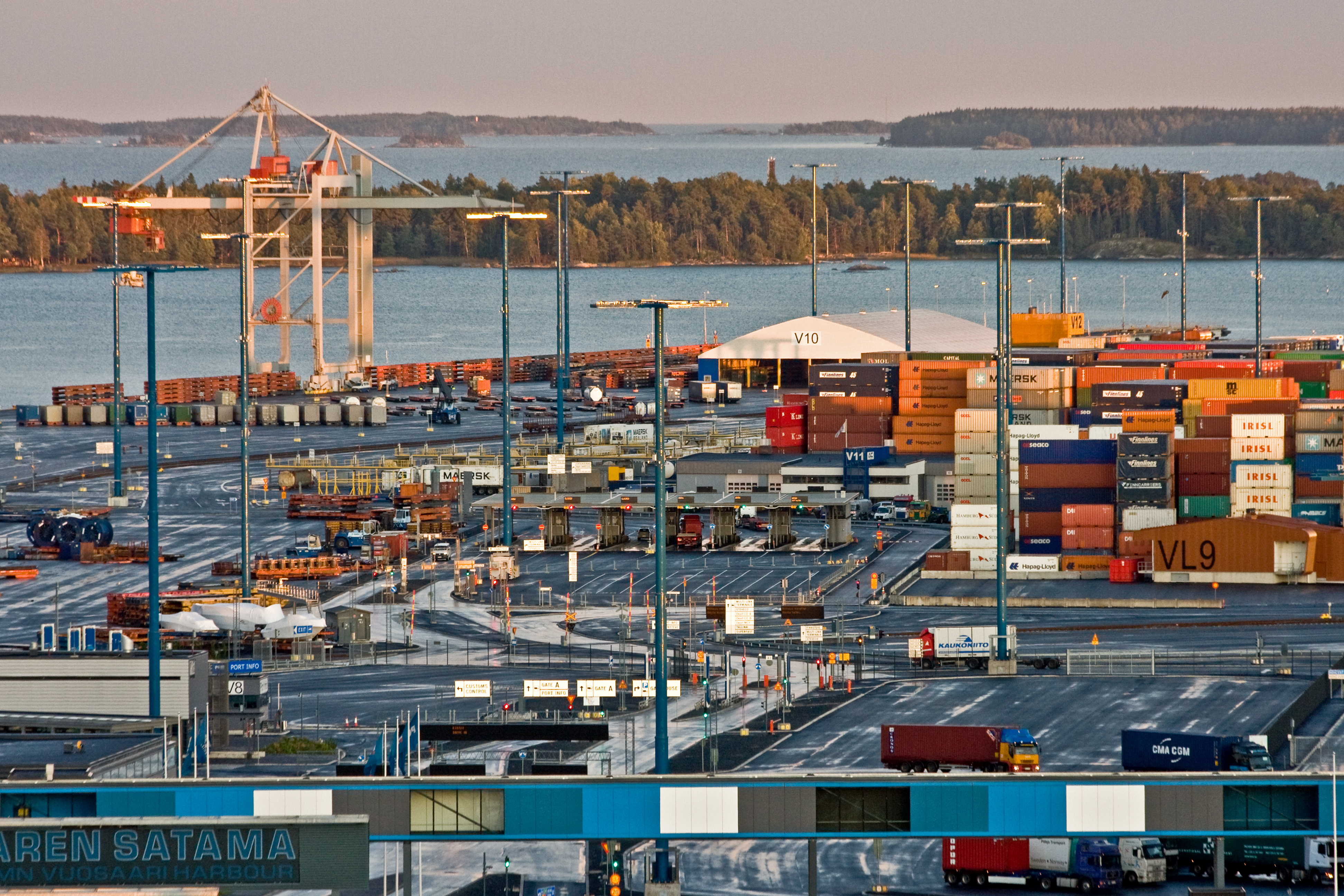 Порт в финляндии 5 букв на т. Хельсинки Финляндия порт. Порт Вуосаари. Хельсинки морской порт терминал. Vuosaari Хельсинки.